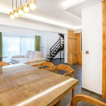 Spacious Private House In Βίλα