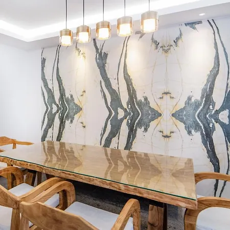 Spacious Private House In 페티예